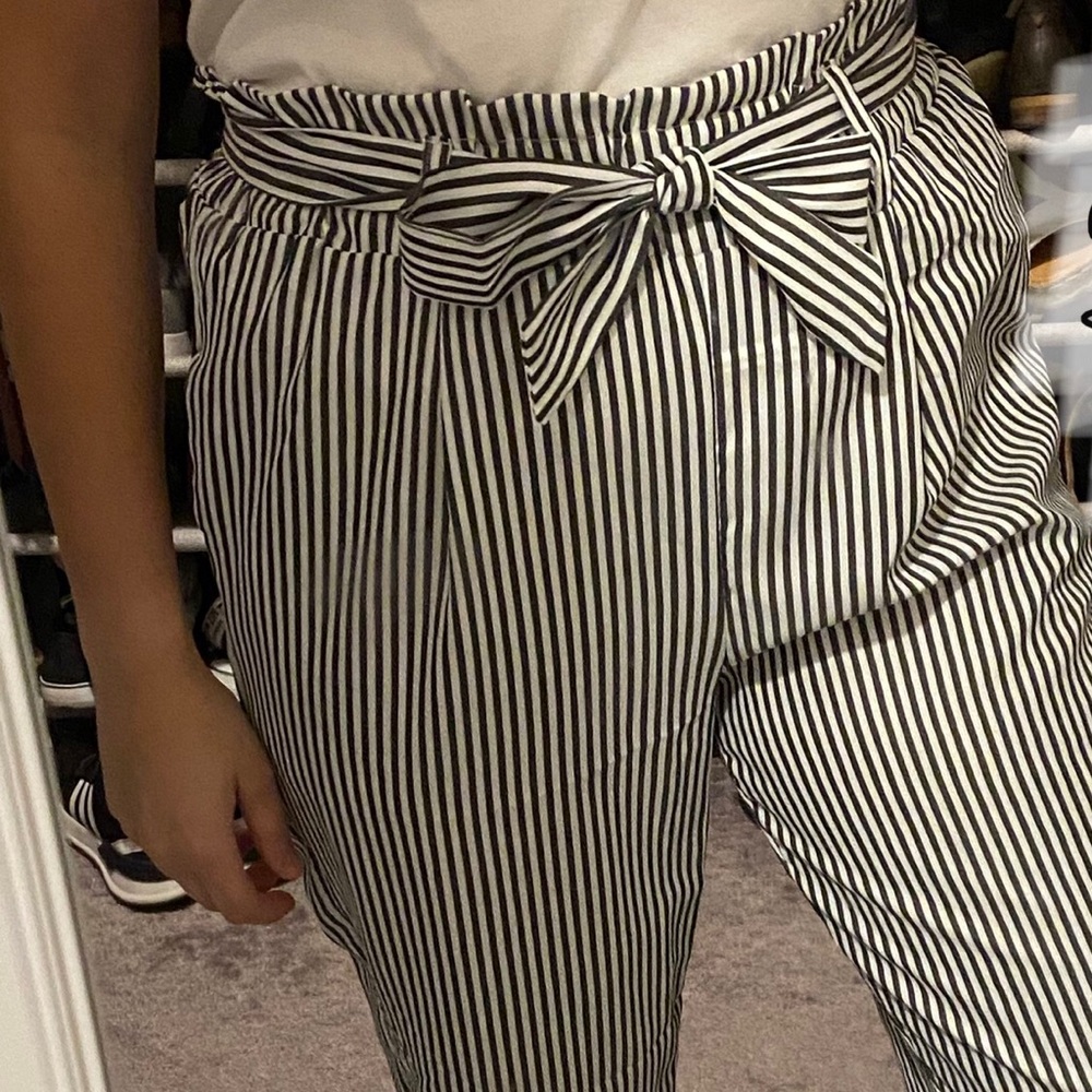 Small high waisted bow, striped pants